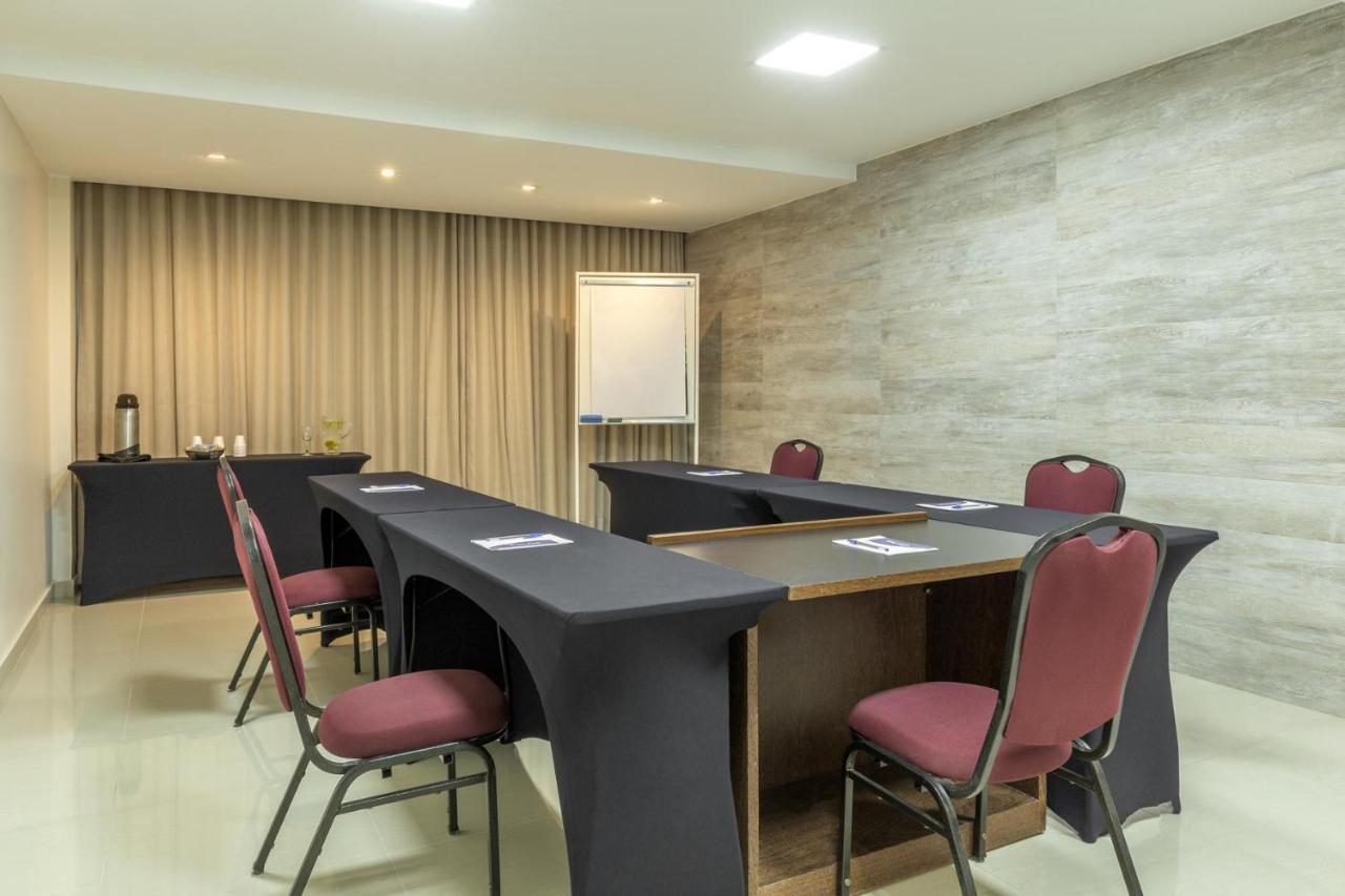 Sia Park Executive Hotel Candangolandia Bagian luar foto