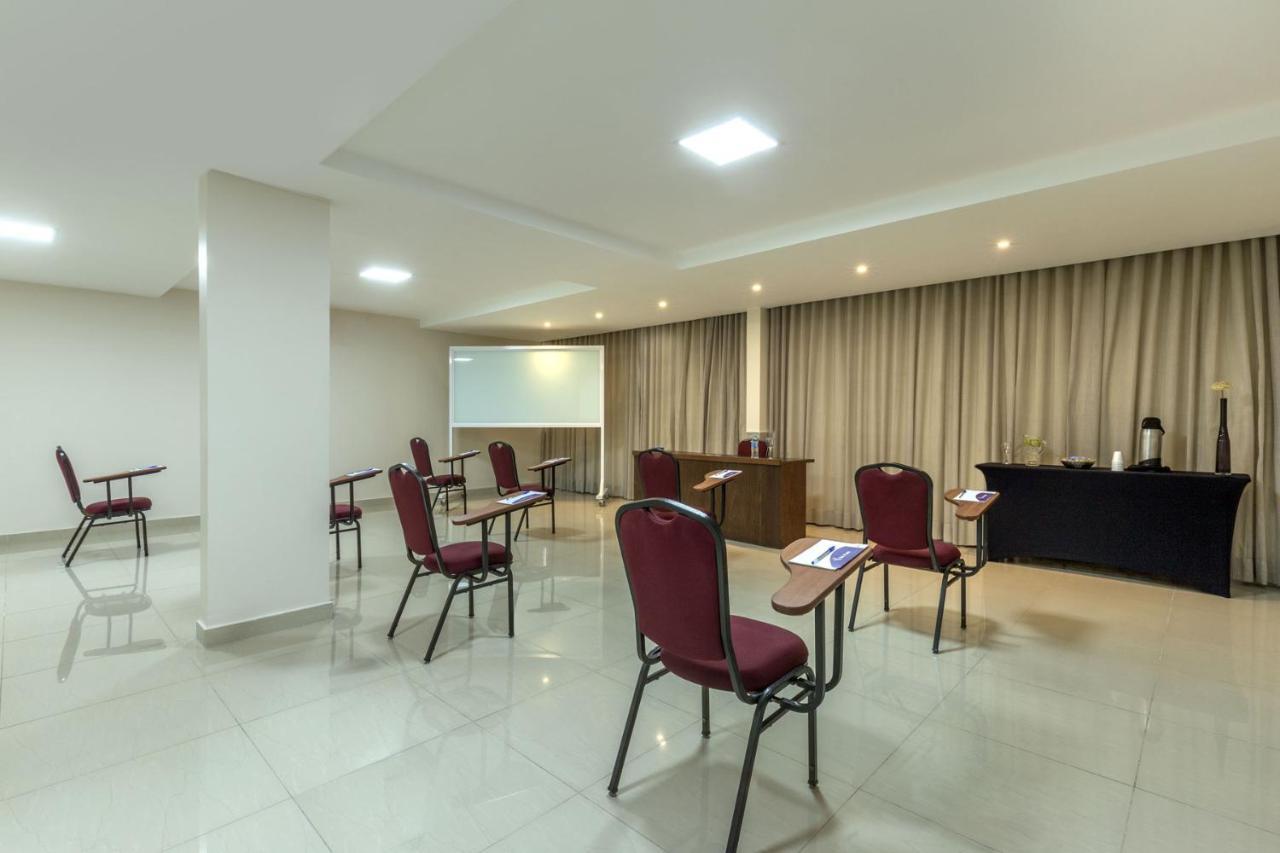 Sia Park Executive Hotel Candangolandia Bagian luar foto