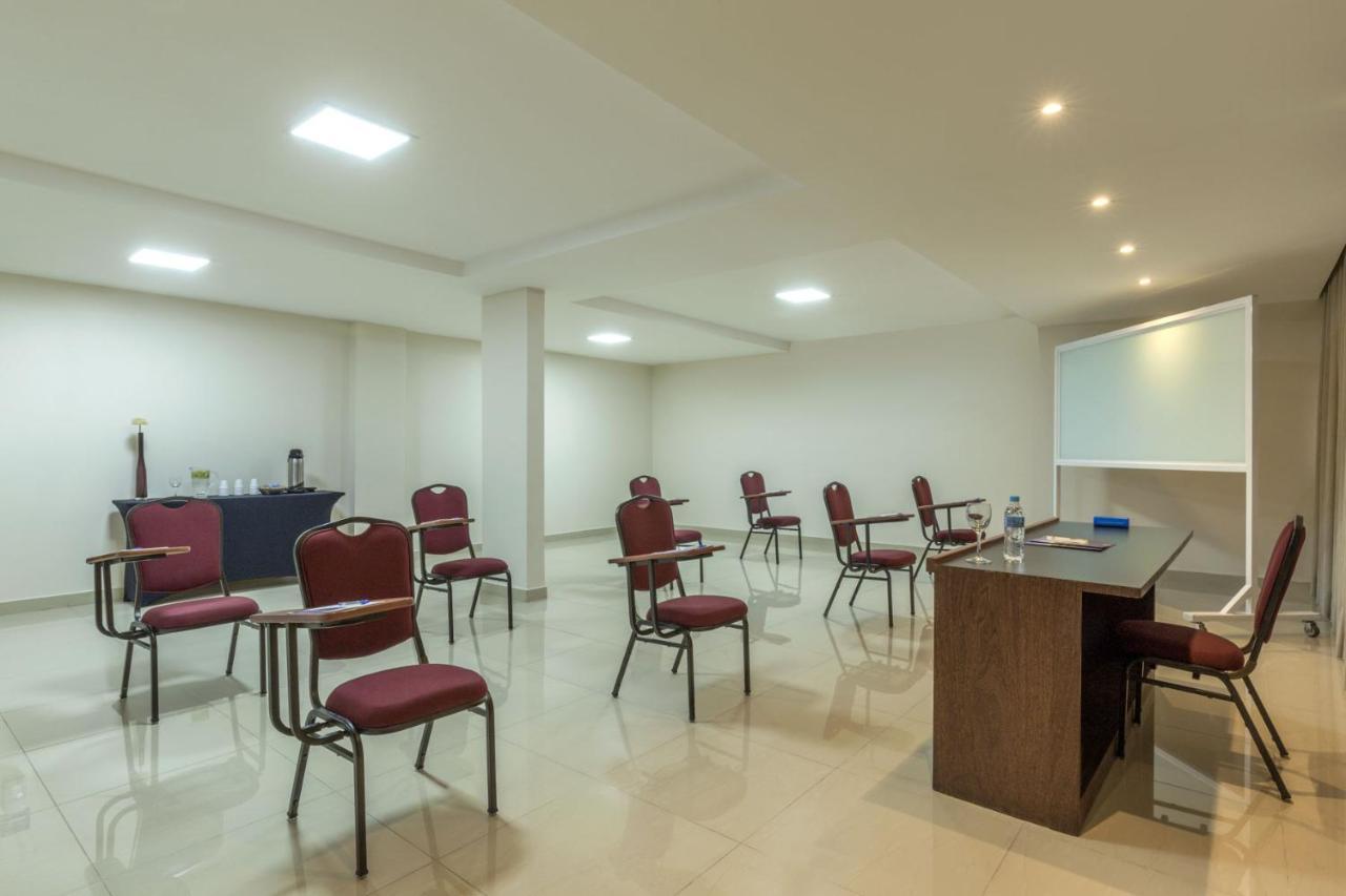 Sia Park Executive Hotel Candangolandia Bagian luar foto