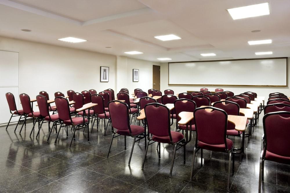 Sia Park Executive Hotel Candangolandia Bagian luar foto