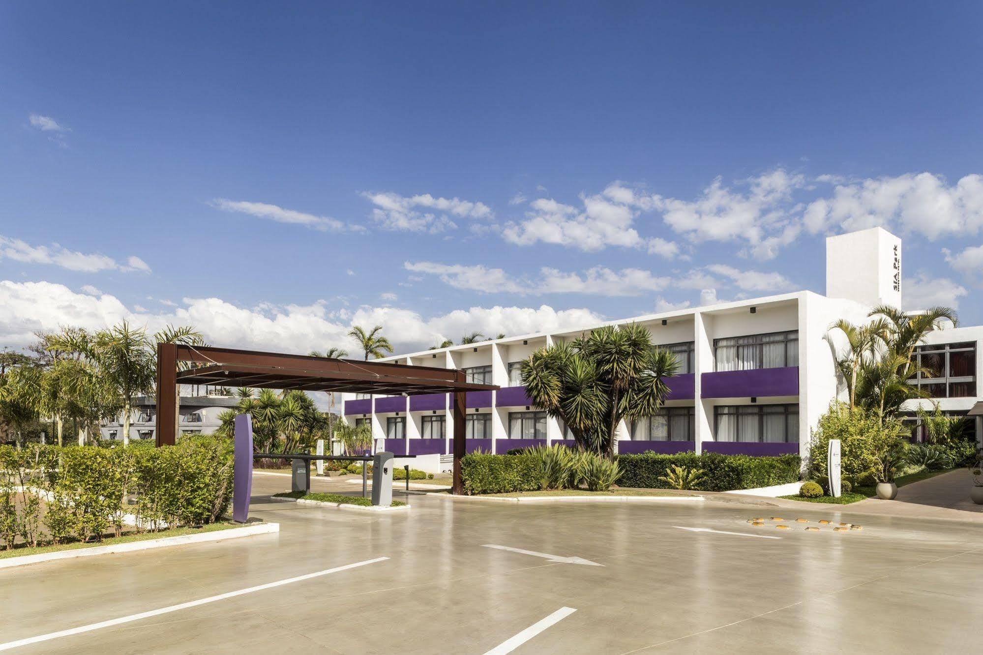 Sia Park Executive Hotel Candangolandia Bagian luar foto