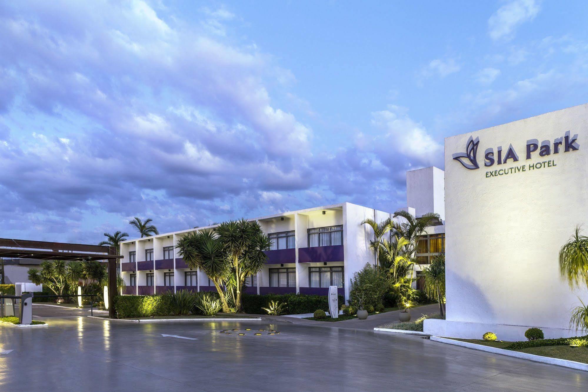 Sia Park Executive Hotel Candangolandia Bagian luar foto